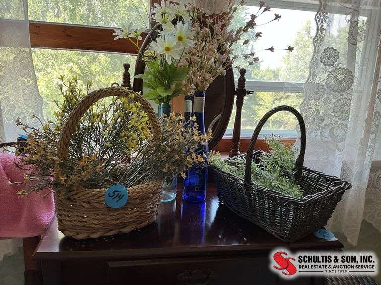 Artificial flowers and baskets