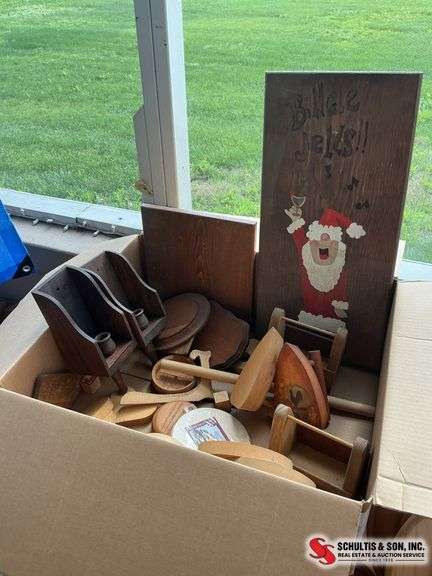 variety of wood items that can be painted or use for crafts ￼