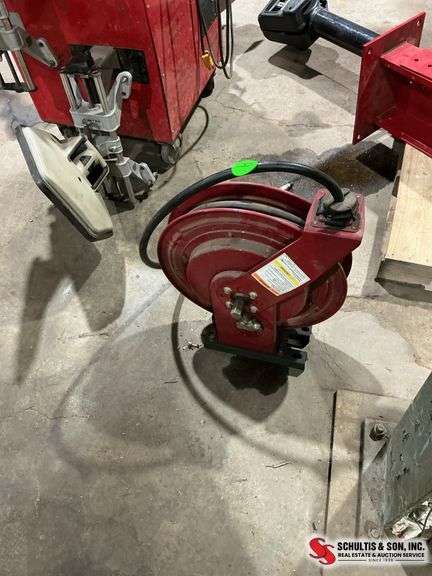 Oil hose on retractable reel works good