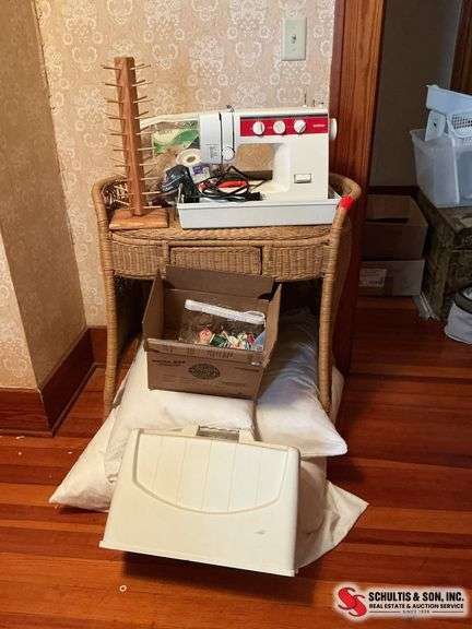Brother sewing machine with case and essentials ￼