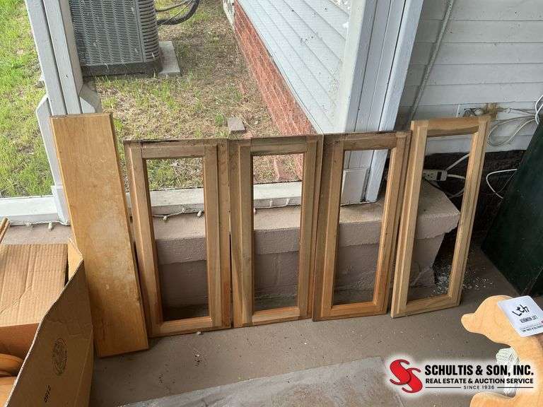 4 wood frames and one panel of wood (frames are 11”￼X ￼￼￼28” the panel is (6”X 30”)￼