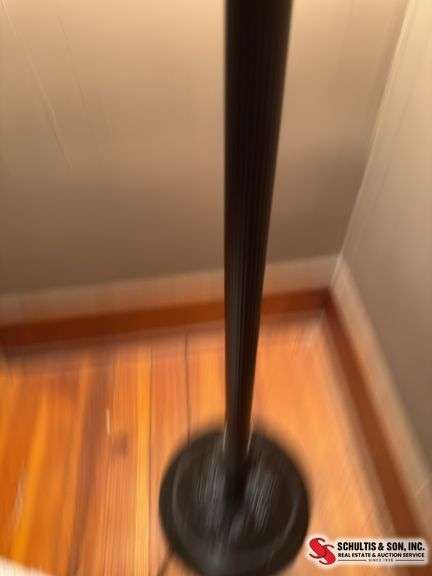 Floor lamp and 3 extra shades