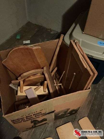 different wood shapes used for painting or for crafts ￼