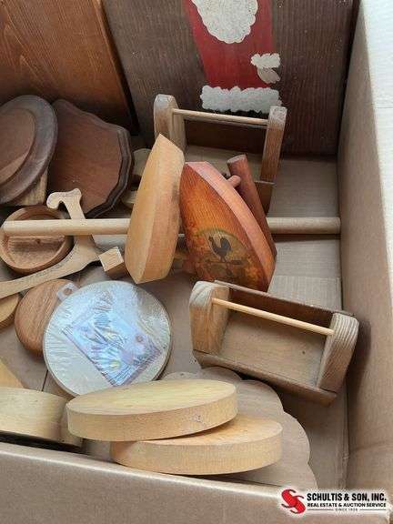 variety of wood items that can be painted or use for crafts ￼