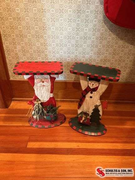 Santa and snowman shelves and a Christmas sign made out of wood ￼