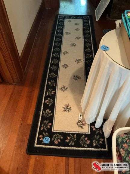 hallway rug (26”X 8’)￼