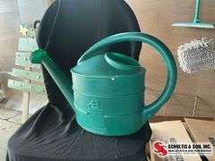 Rubbermaid watering can