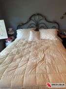 Queen size complete bed   Includes bedding