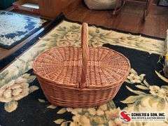 Wicker basket, plates..