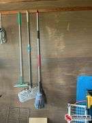 ￼ swiffer and mops