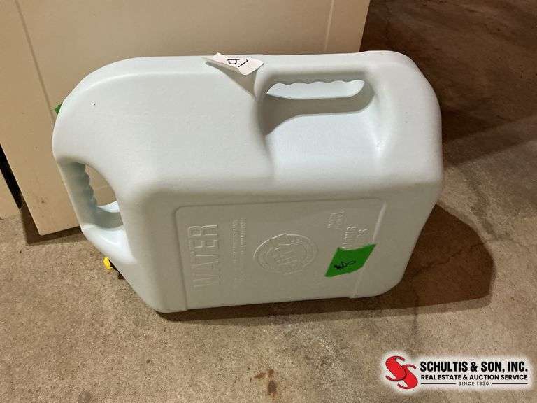 6 1/2 gallon water jug with spigot and handle