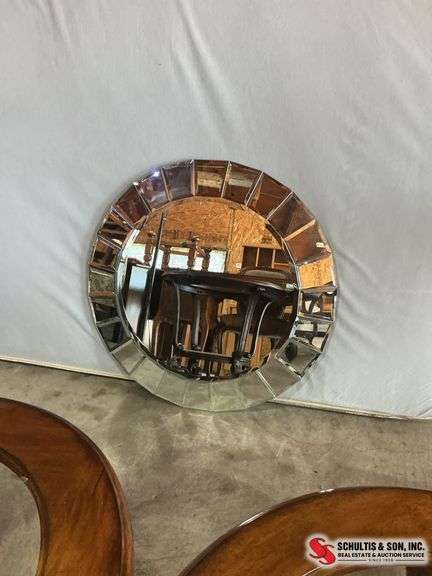 large round art decor, wall mirror (34”X 34”)￼