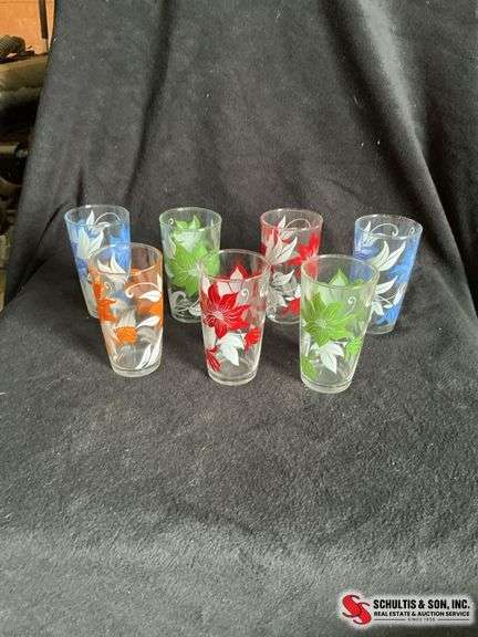 Glass tumblers with a floral design 