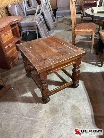 Oak solid wood end table ￼