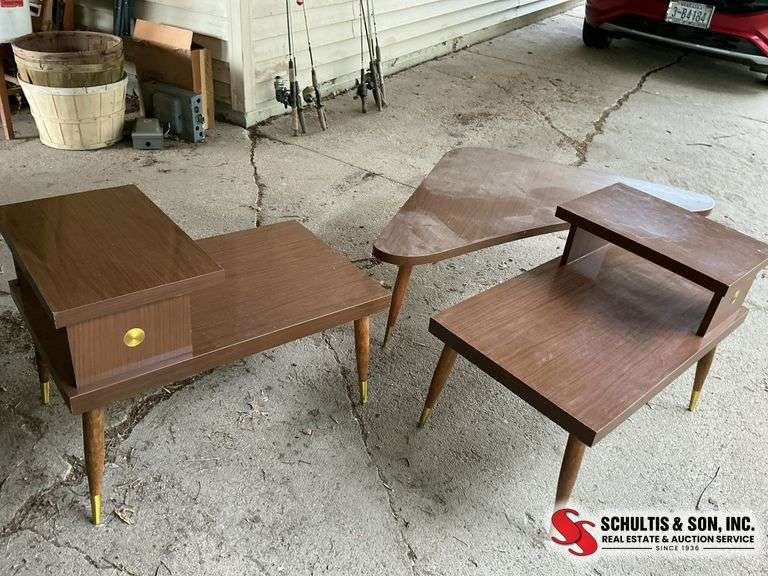 Retro three-piece end tables curved table in great shape