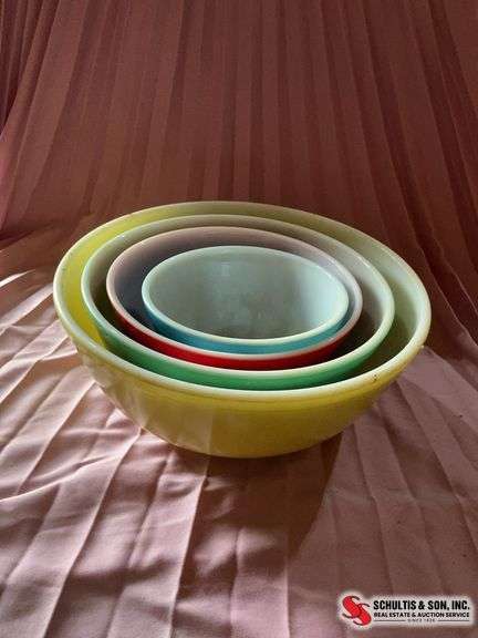 Pyrex primary color mixing bowls