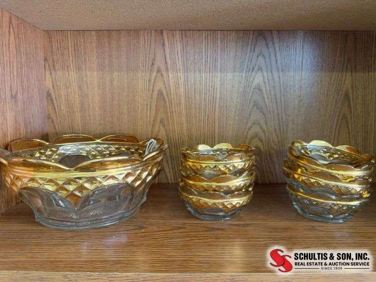 Berry bowl glass set with gold trim