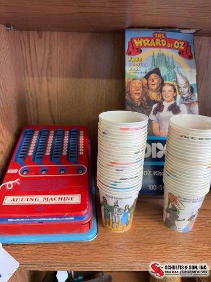 Old play adding machine and wizard of Oz SOLO Dixie cups