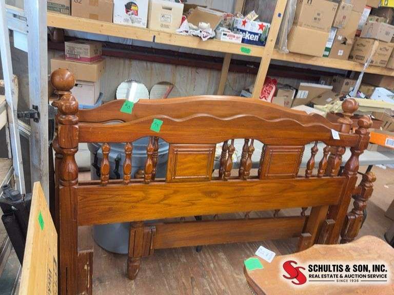 FULL SIZE BED HEADBOARD ANS BASE WOODEN