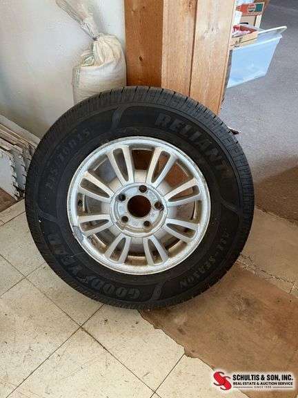 Goodyear tire 215/70R15 like new