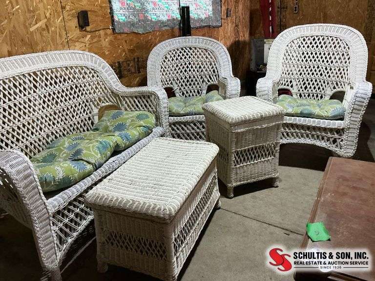 Antique White Wicker Furniture Set