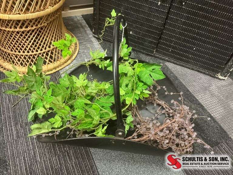 Black Metal Ash Shovel