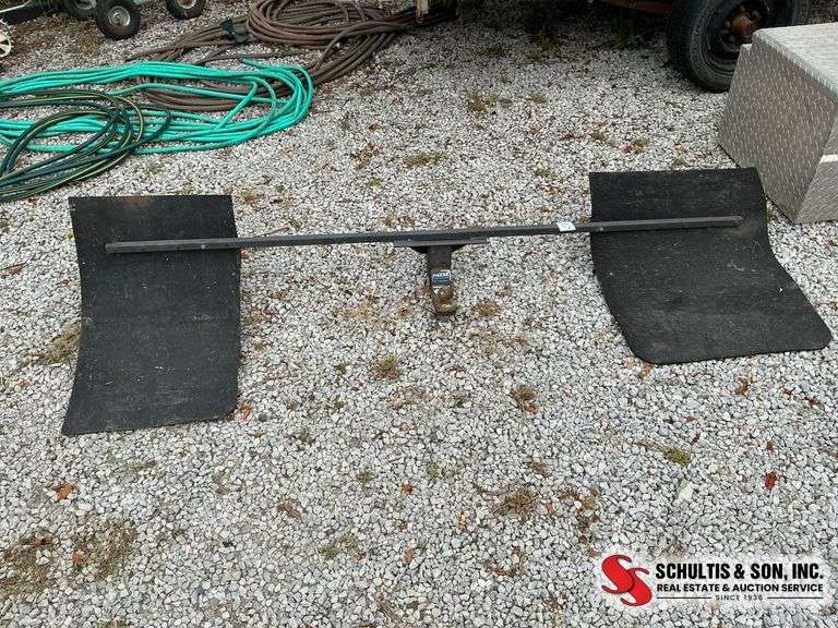 Reese Hitch with Mud Flaps