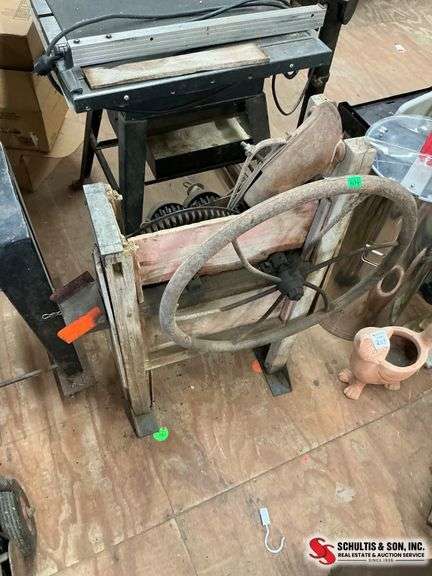 Hand-Crank Corn Sheller