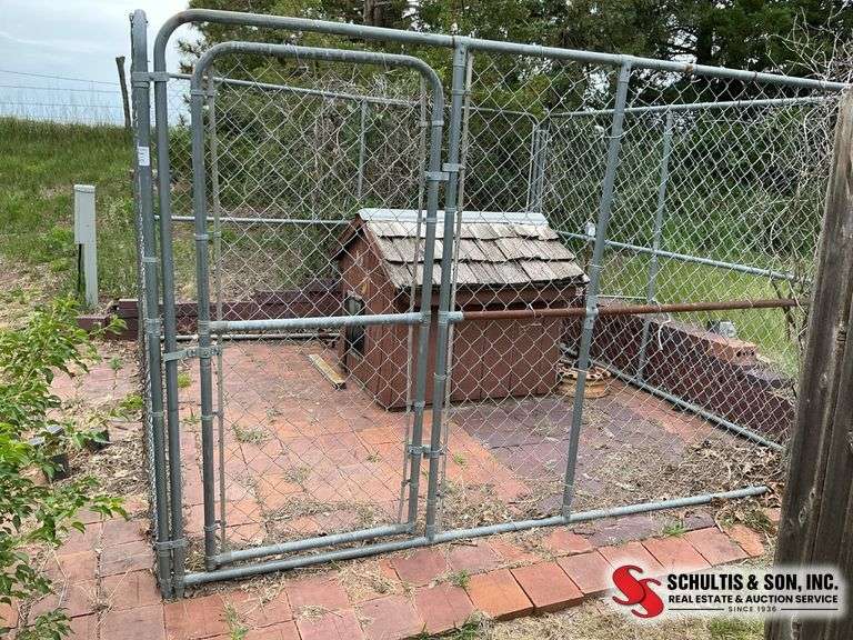 4-Panel Metal Dog Kennel