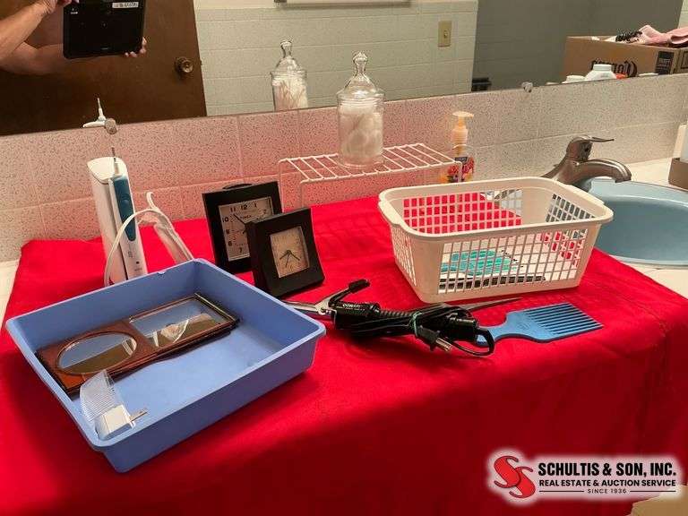 Bathroom Accessories Lot