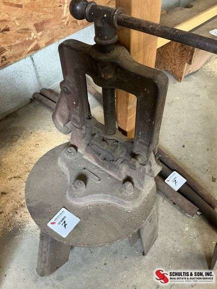 Antique NYE Pipe Vice