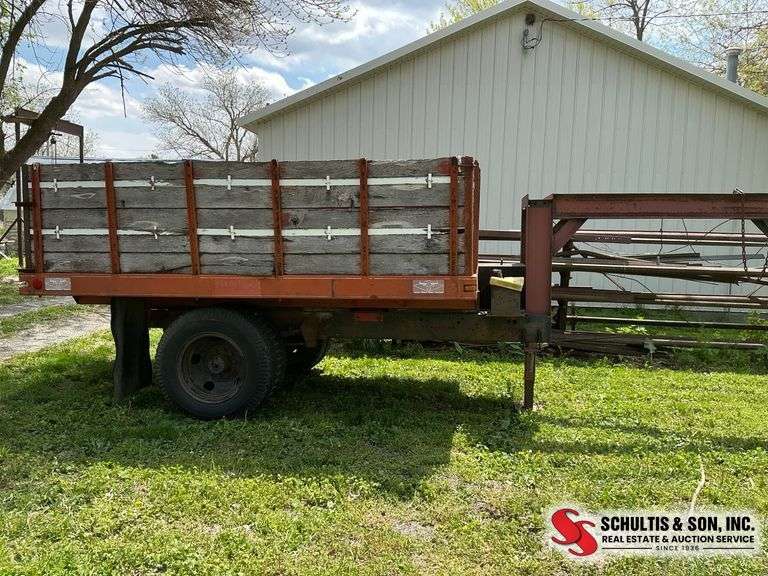 Gooseneck dump wagon