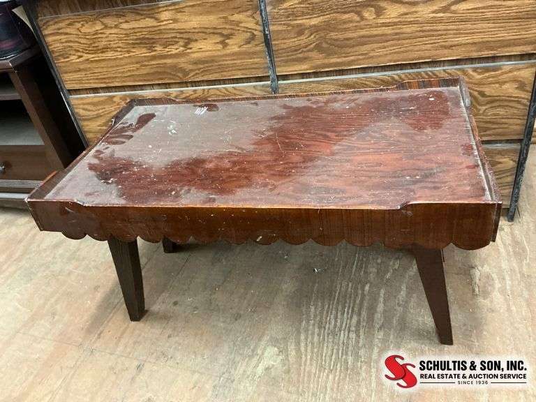Wood Coffee Table With Scalloped Edges