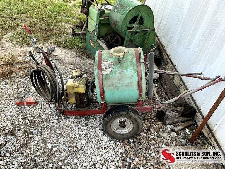 Pull Behind Sprayer With Briggs & Stratton 3-