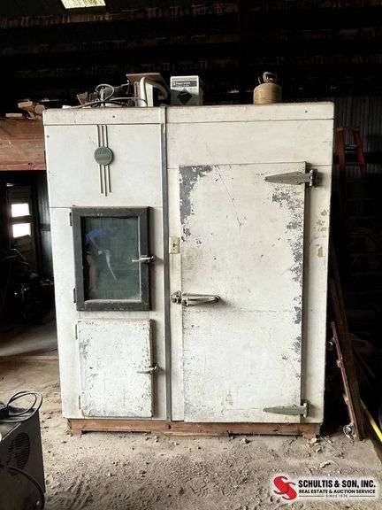 Lockerator Commercial Walk-In Cooler