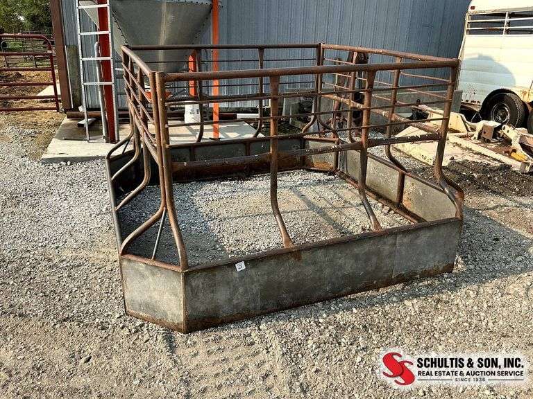 Metal Square Hay Feeder