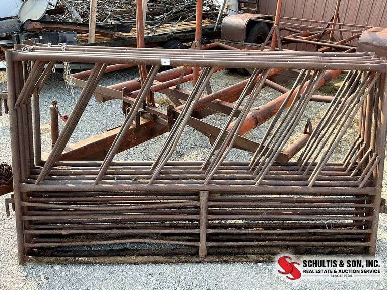 6 Paneled Metal Bale Feeder