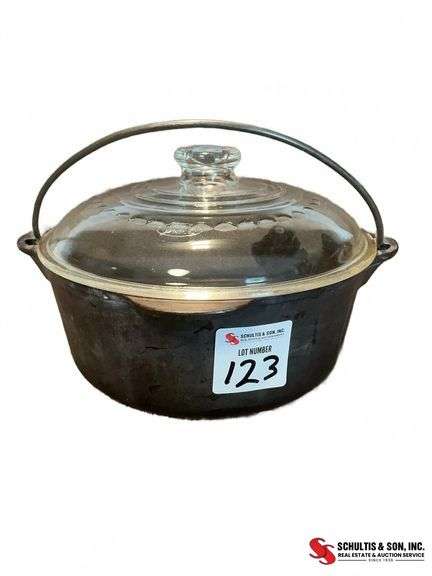 Griswold No. 8 Cast Iron Dutch Oven