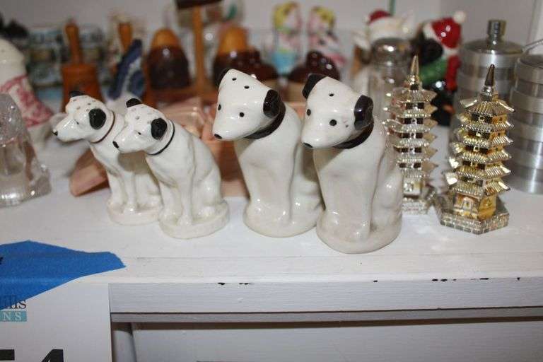 Assorted collectable salt and pepper shakers