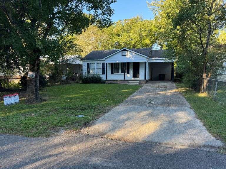 Single Family Residence: Hattiesburg, MS