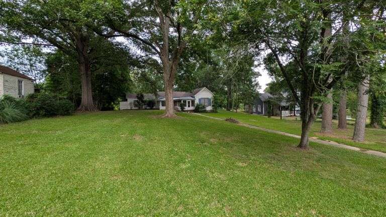 Single Family Residential: Edwards, MS