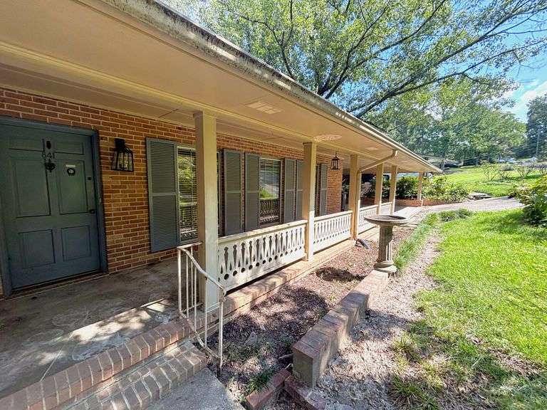 Single Family Residence: Birmingham, AL