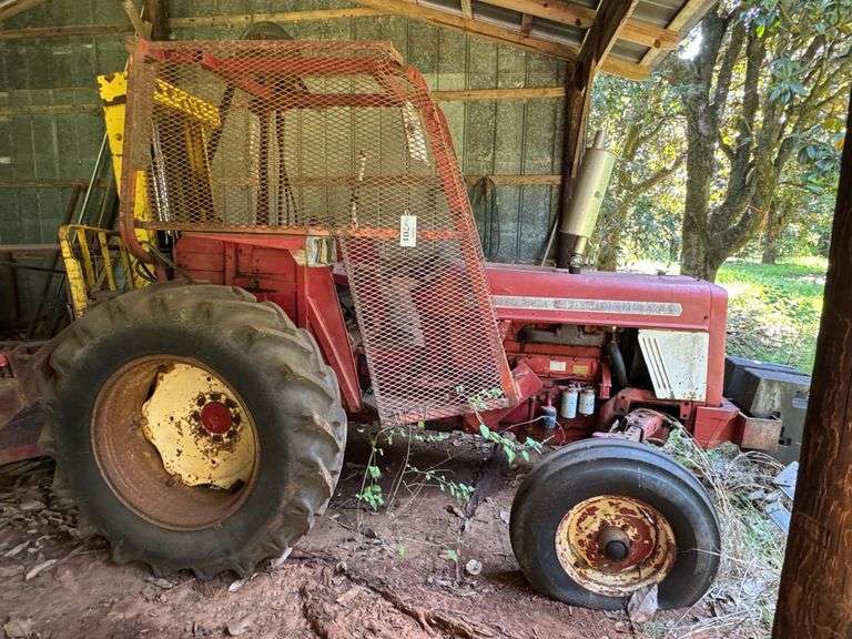 International Tractor 574