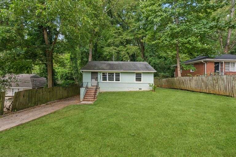 Single Family Residence: Atlanta, GA