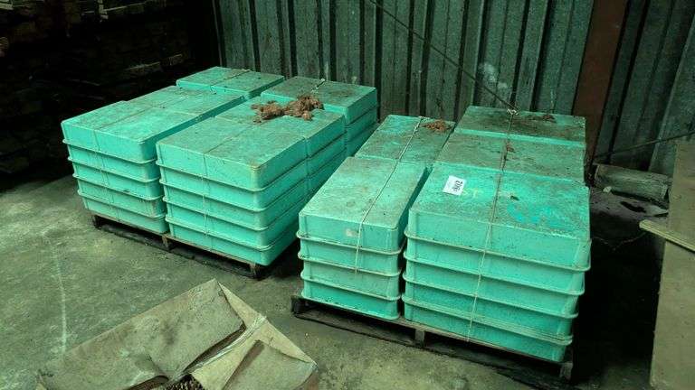 Plastics tubs (Approx. 48)