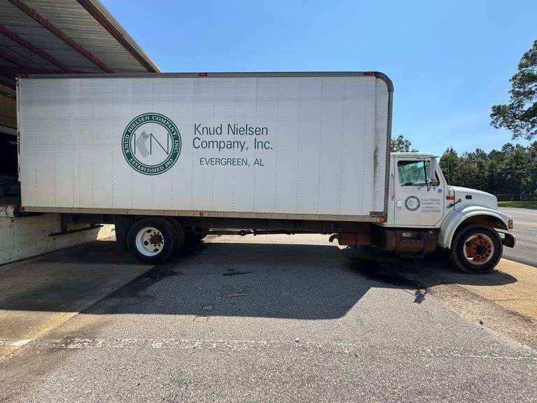 2000 International 4700 T444E