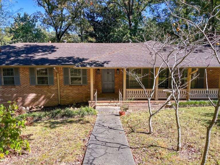 Single Family Residence: Birmingham, AL