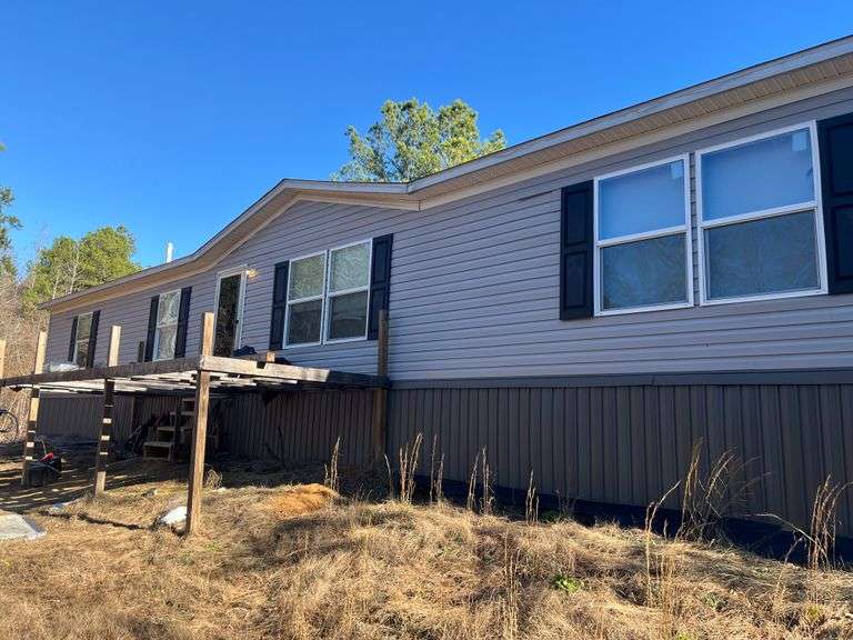 Mobile Home on 3± Acres: Booneville, MS