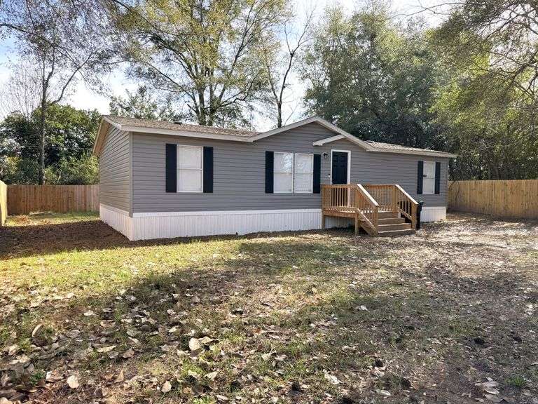 Mobile Home on .25 Acres: Tallahassee, FL