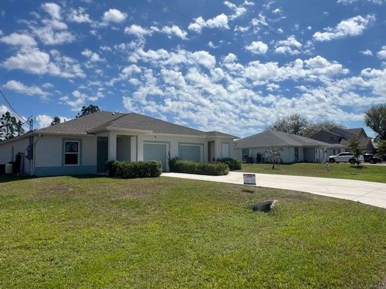 Residential Duplex: Lehigh Acres, FL